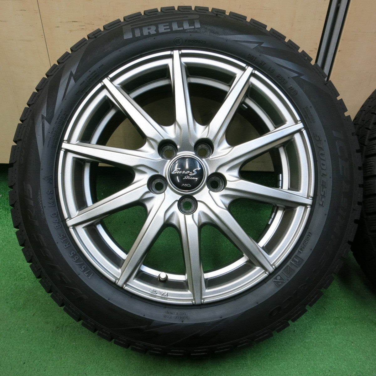 *送料無料* バリ溝！キレイ！8.5分★スタッドレス 175/65R15 ピレリ アイスアシンメトリコ Euro-S Stream MiD マルカ 15インチ PCD100/5H★4052808イス