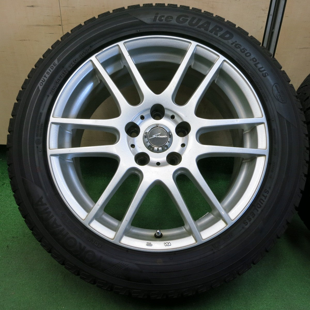 *送料無料* バリ溝！9分★スタッドレス 215/55R17 ヨコハマ アイスガード iG50 プラス SCHNEIDER シュナイダー 17インチ PCD114.3/5H★4050303イス