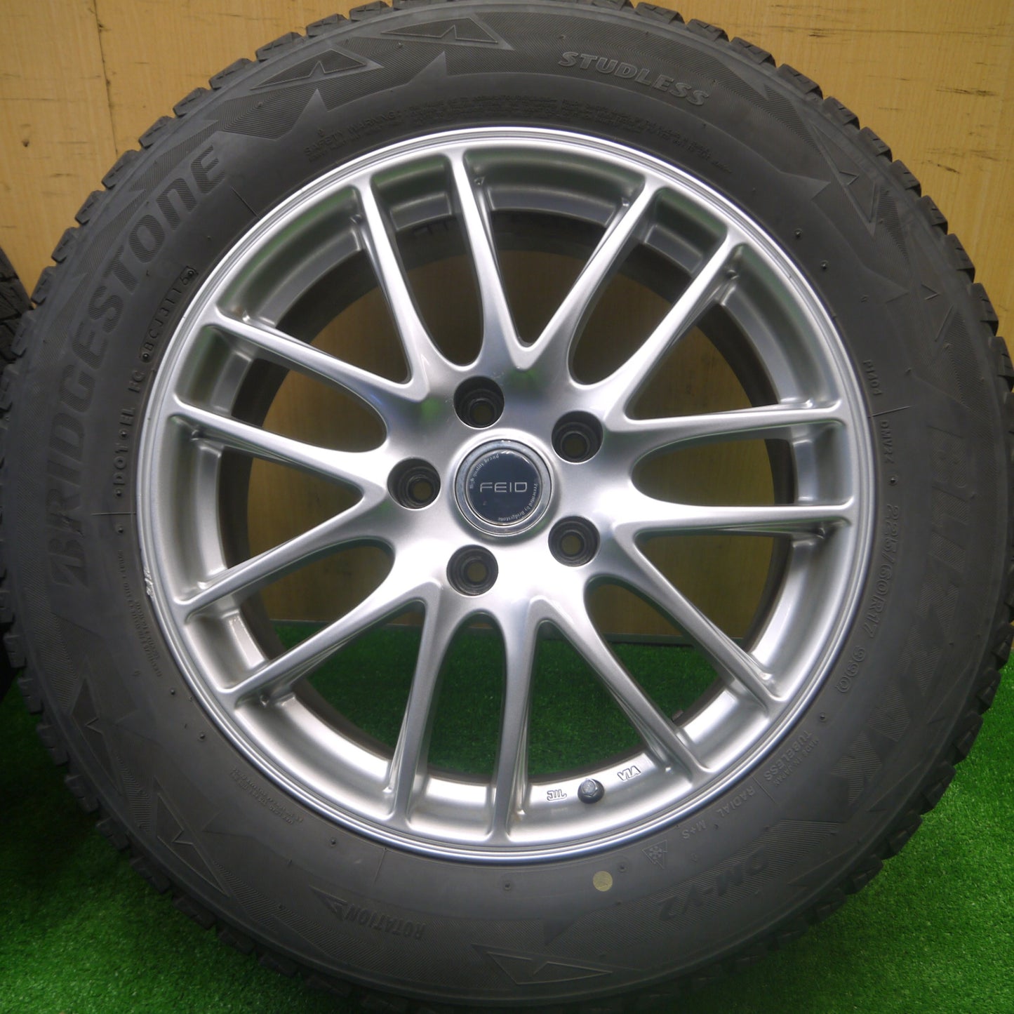 *送料無料* 4本価格★スタッドレス 225/60R17 ブリヂストン ブリザック DM-V2 FEID 17インチ PCD114.3/5H★4082301Hス