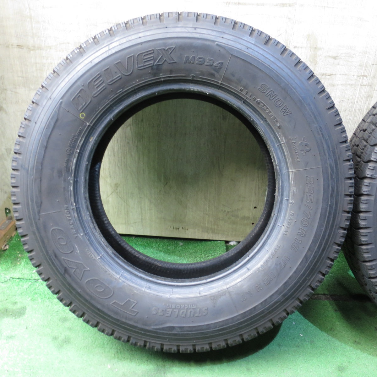 *送料無料* バリ溝！8.5分★トラック タイヤ 225/70R16 117/115N スタッドレス トーヨー デルベックス M934 16インチ★4041903クスタ