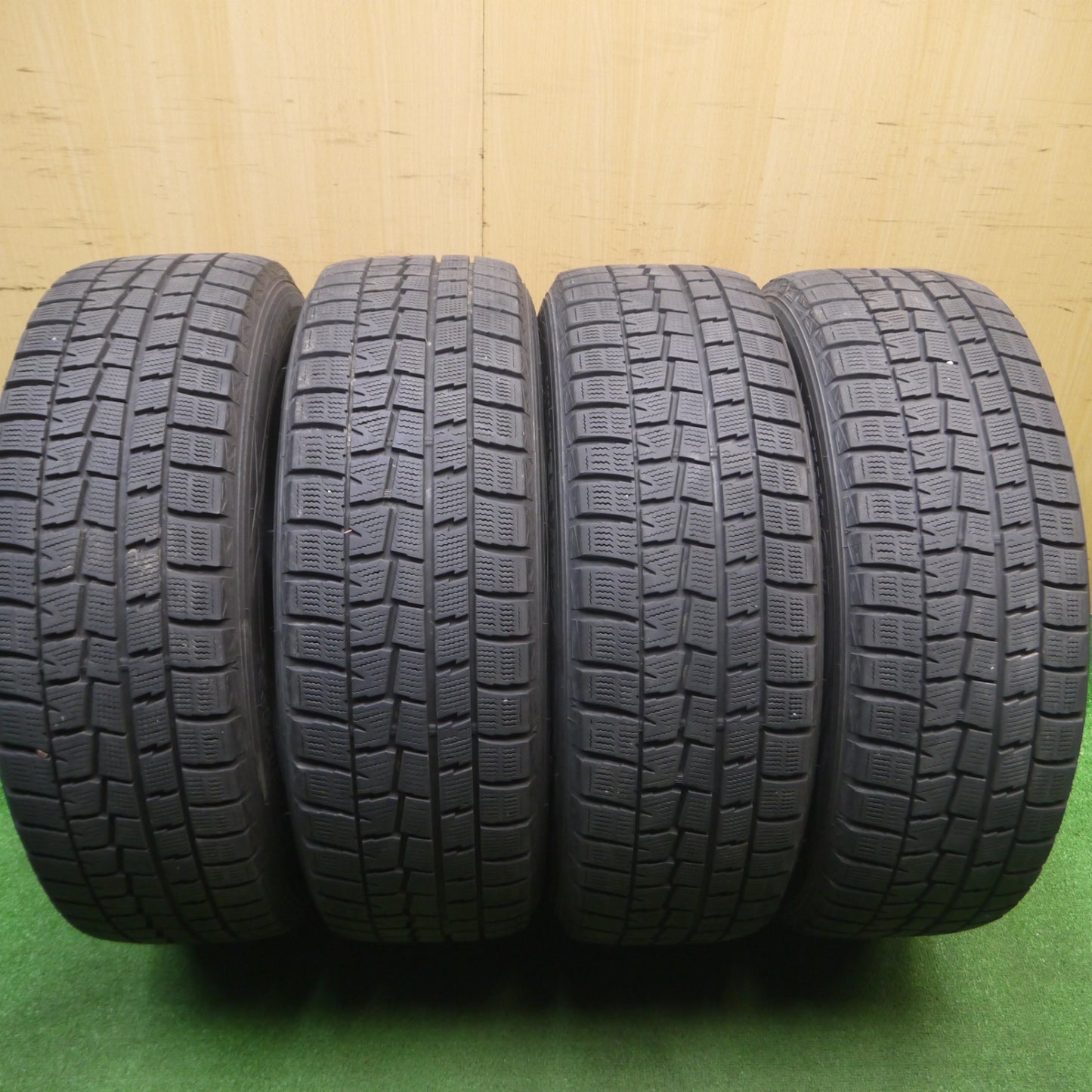 [送料無料] バリ溝！キレイ！8.5分★スタッドレス 215/60R17 ダンロップ ウインターマックス WM01 DUFACT デュファクト 17インチ PCD114.3/5H★4112605Hス