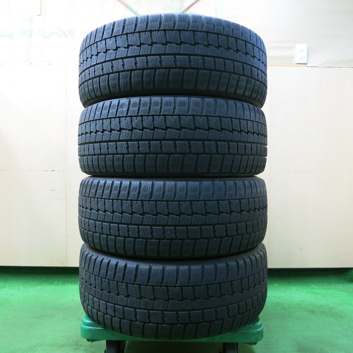 *送料無料* バリ溝！キレイ！8.5分★BMW 等 MVR 245/45R18 スタッドレス ダンロップ ウインターマックス WM01 18インチ PCD120/5H★4051707イス