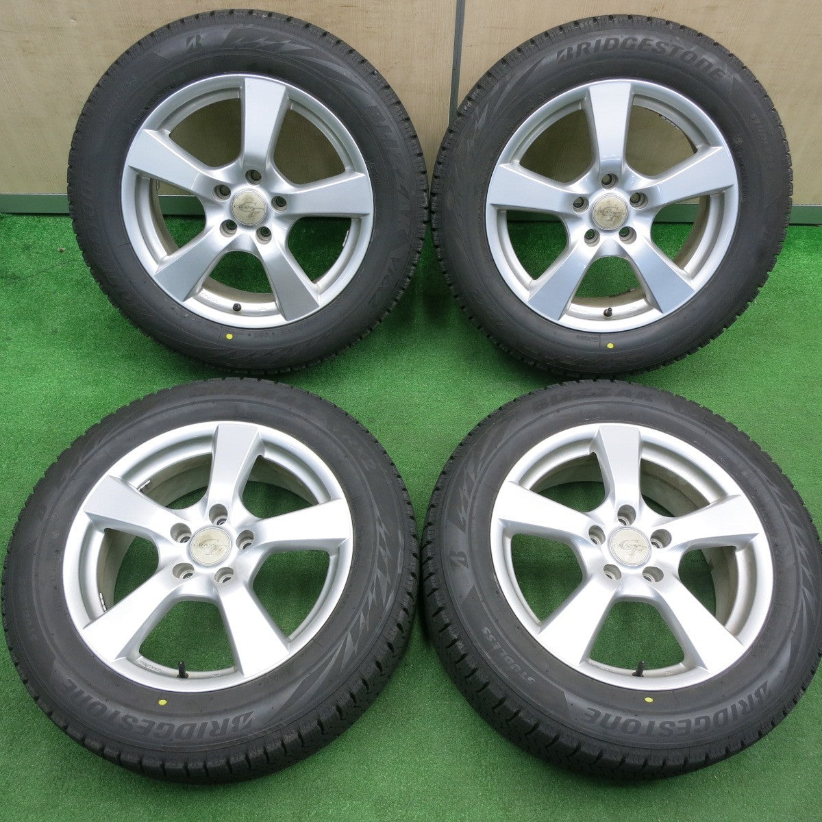 [送料無料] バリ溝！23年！キレイ！ほぼ10分★スタッドレス 215/60R17 ブリヂストン ブリザック VRX2 GRASS グラス 17インチ PCD114.3/5H★4120611TNス