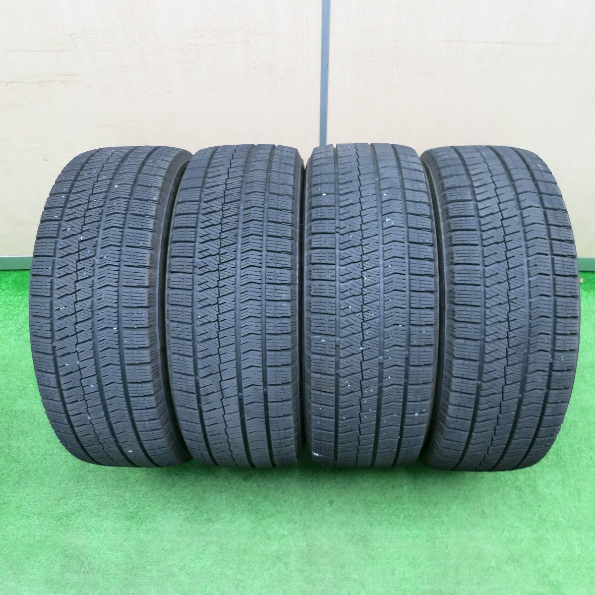 [送料無料] バリ溝！22年！キレイ！9.5分★スタッドレス 215/55R17 ブリヂストン ブリザック VRX2 BALMINUM バルミナ 17インチ PCD114.3/5H★4101601NJス