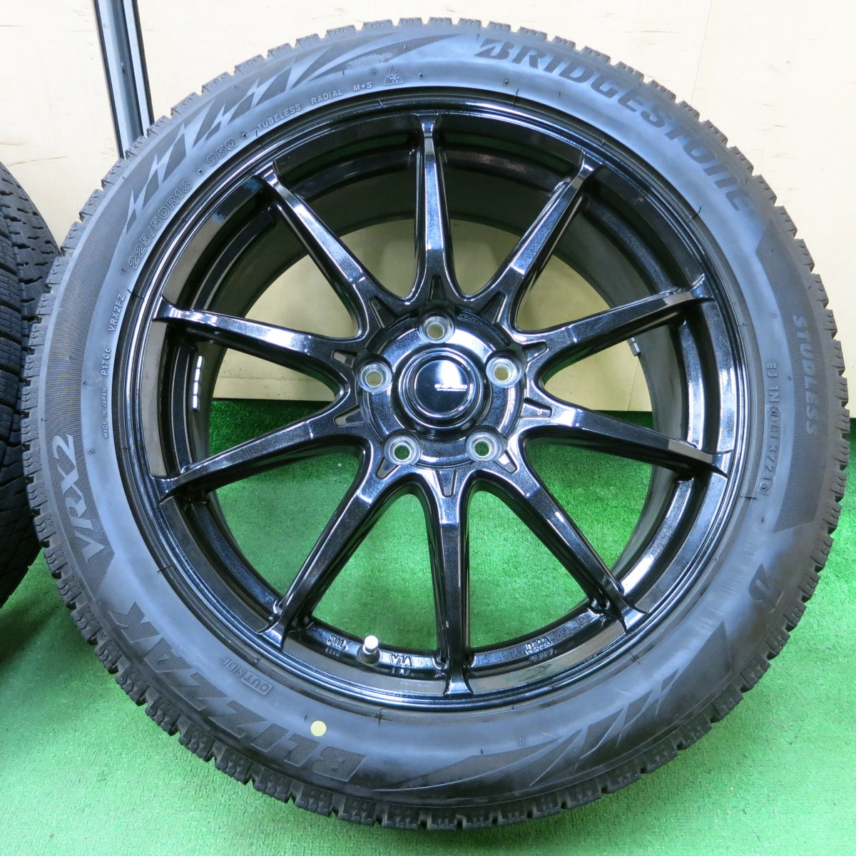 *送料無料* バリ溝！21年！キレイ！9.5分★スタッドレス G-SPEED 225/50R18 ブリヂストン ブリザック VRX2 Gスピード 18インチ PCD114.3/5H★4052706イス