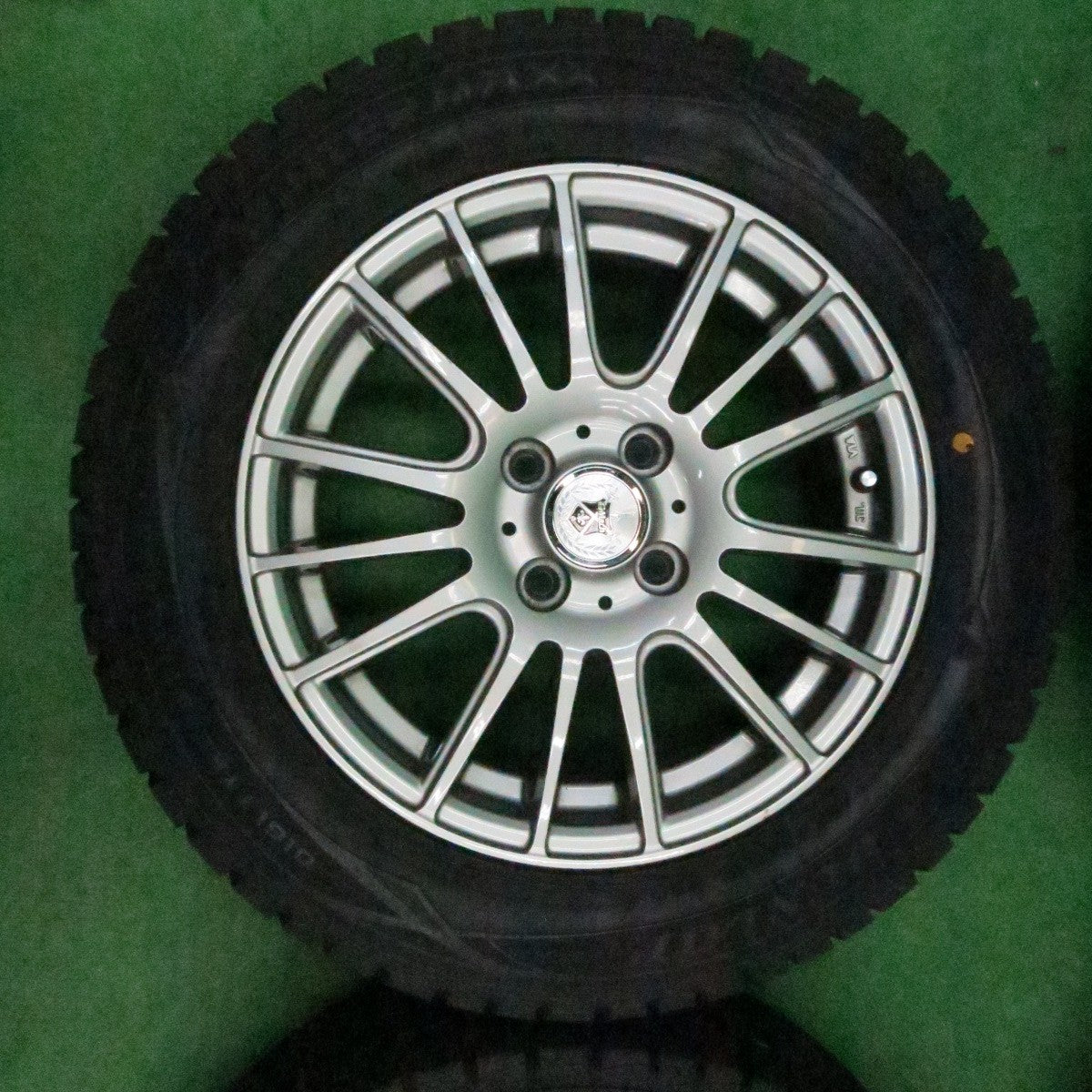 *送料無料* バリ溝！9.5分以上★スタッドレス 185/65R15 ダンロップ ウインターマックス WM01 GMach 15インチ PCD100/4H★4050418ナス