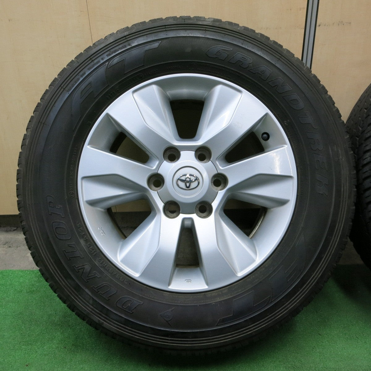 *送料無料* キレイ★トヨタ GUN125 ハイラックス 純正 265/65R17 ダンロップ グラントレック AT25 17インチ PCD139.7/6H★4062502ナノ