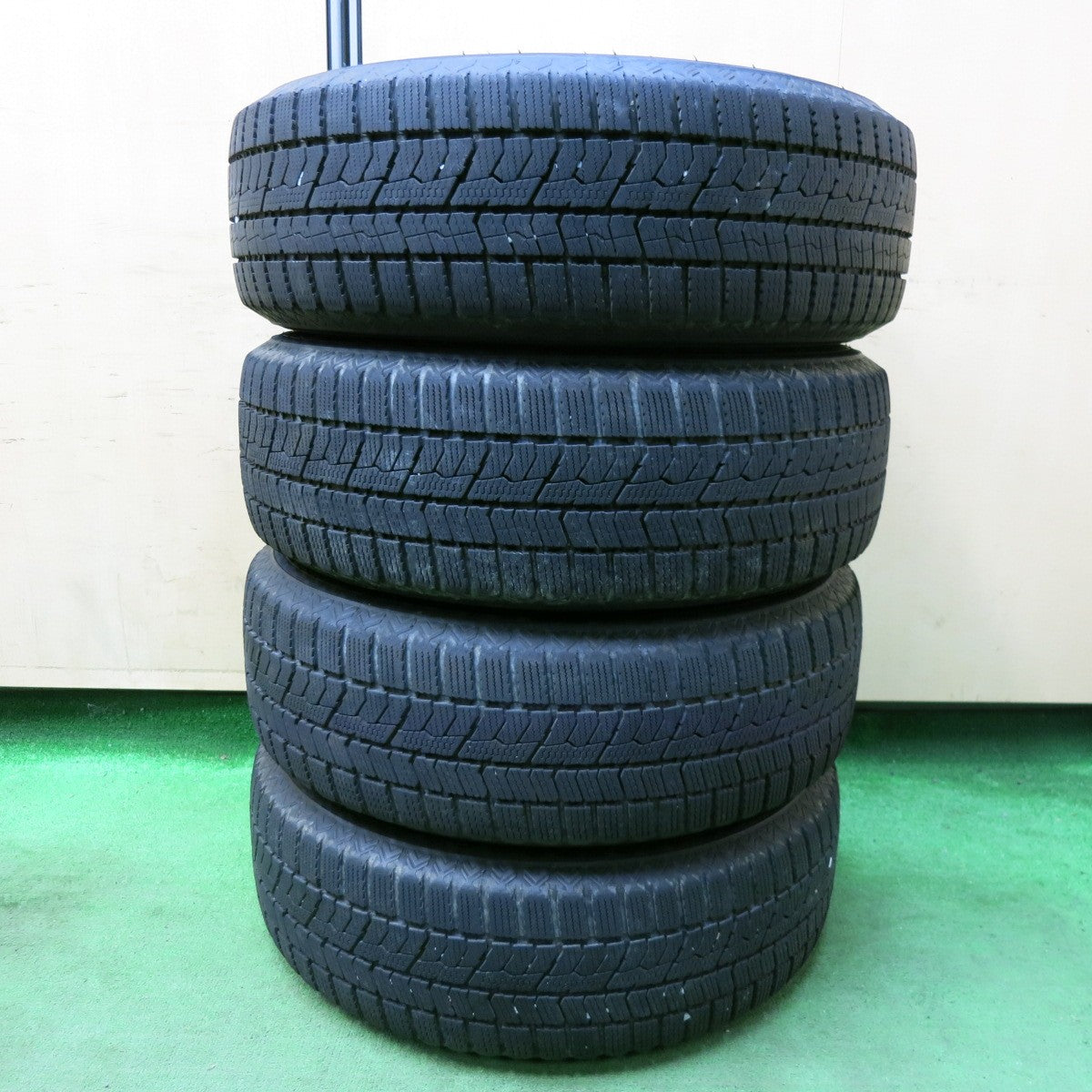 [送料無料] バリ溝！21年！9.5分★スタッドレス 195/65R15 トーヨー オブザーブ GIZ2 GRABADO 15インチ PCD100 114.3/5H マルチ★4112708SYス