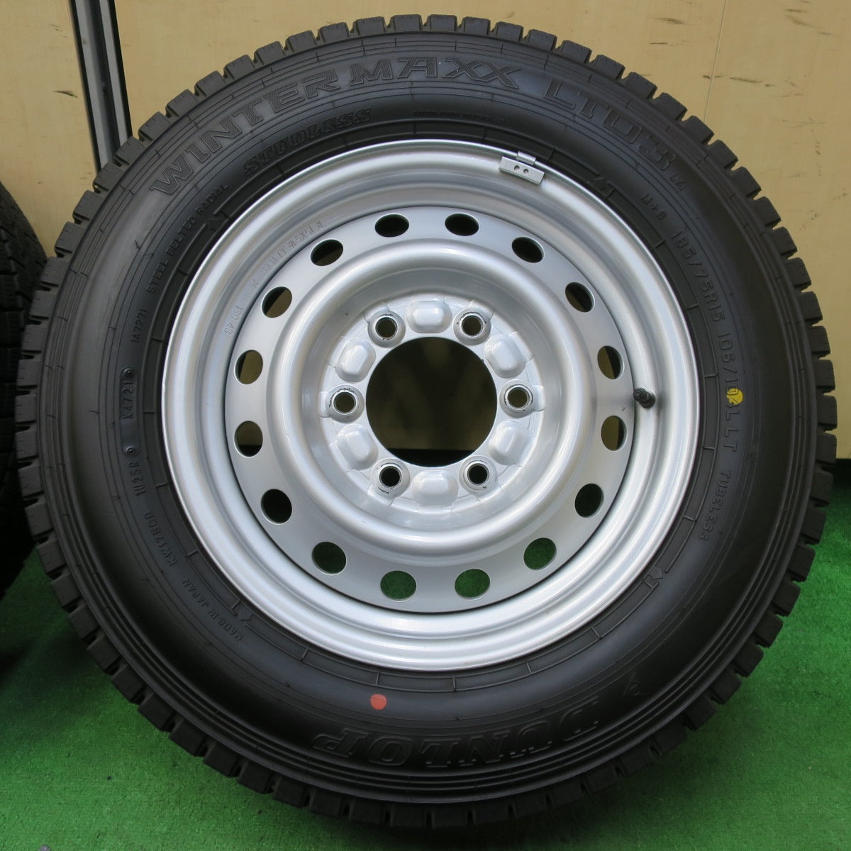 *送料無料* バリ溝！21年！キレイ！9.5分★スタッドレス 185/75R15 ダンロップ ウインターマックス LT03M スチール ホイール 15インチ PCD139.7/6H★4071804イス