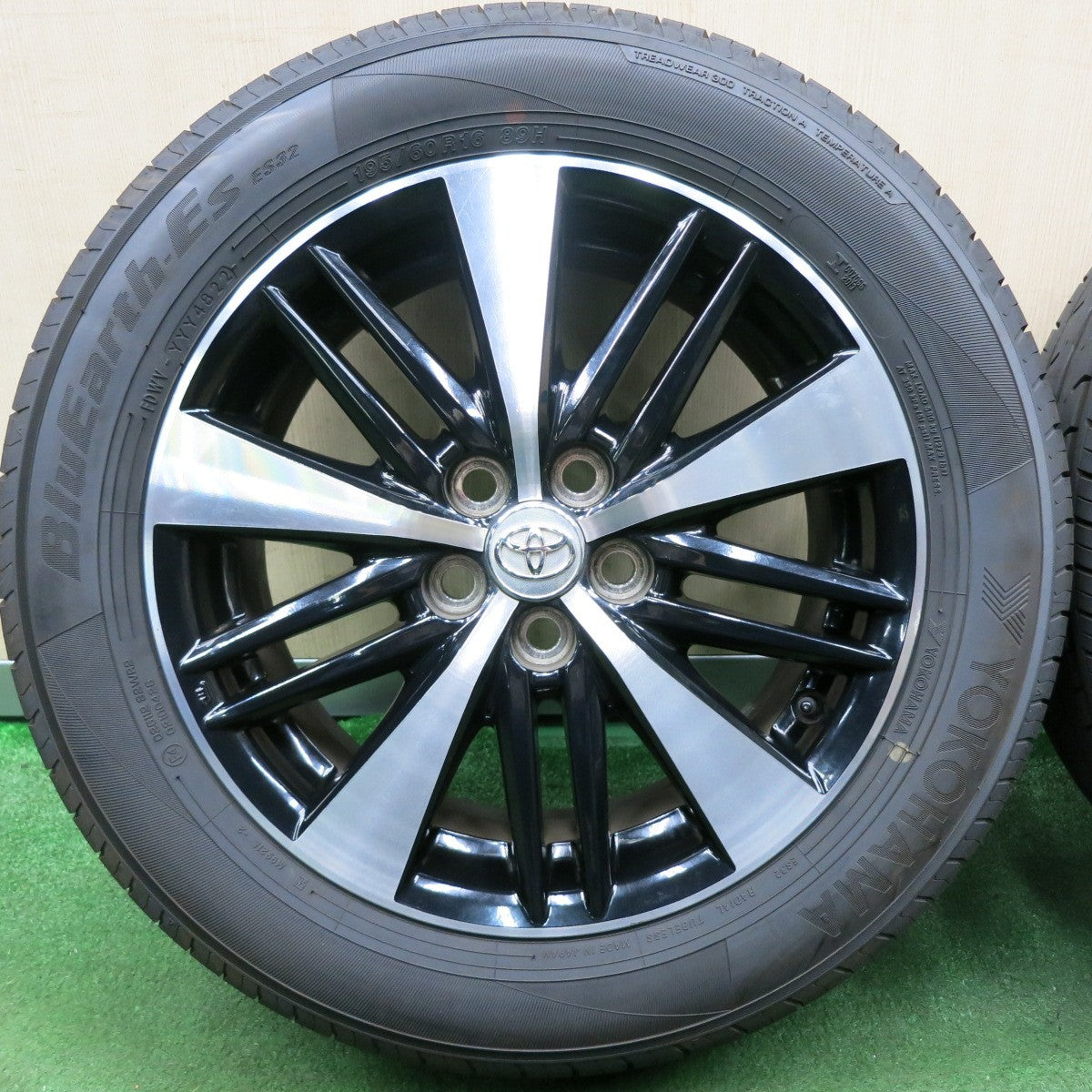 *送料無料* 超バリ溝！22年！キレイ！ほぼ10分★トヨタ 20系 ウィッシュ 純正 195/60R16 ヨコハマ BluEarth-ES ES32 PCD100/5H★4062703NJノ