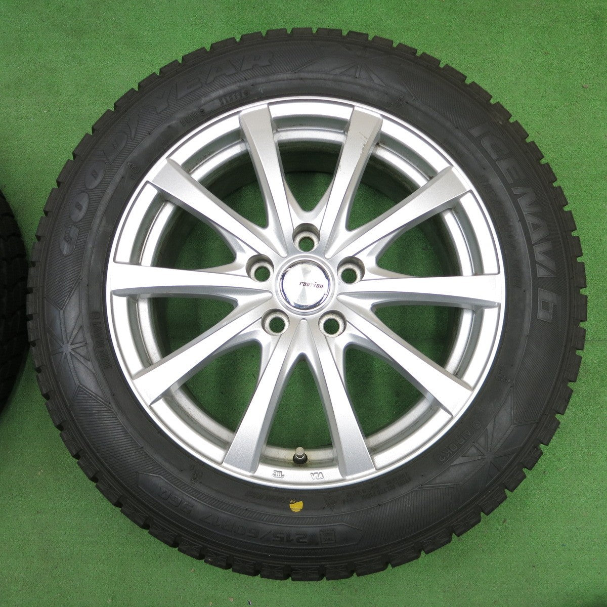 *送料無料* バリ溝！9.5分以上★スタッドレス 215/60R17 グッドイヤー アイスナビ6 ravrion RS01 ラブリオン 17インチ PCD114.3/5H★4061804ナス