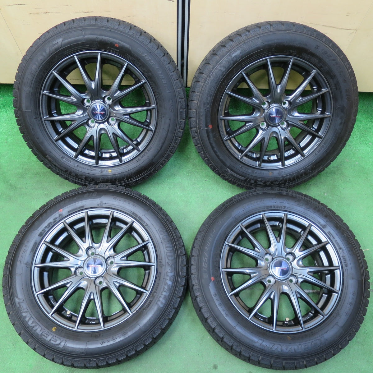 [送料無料] バリ溝！22年！キレイ！ほぼ10分★スタッドレス 165/70R14 グッドイヤー アイスナビ7 VELVA SPORTZ ヴェルヴァ 14インチ PCD100/4H★4101507イス