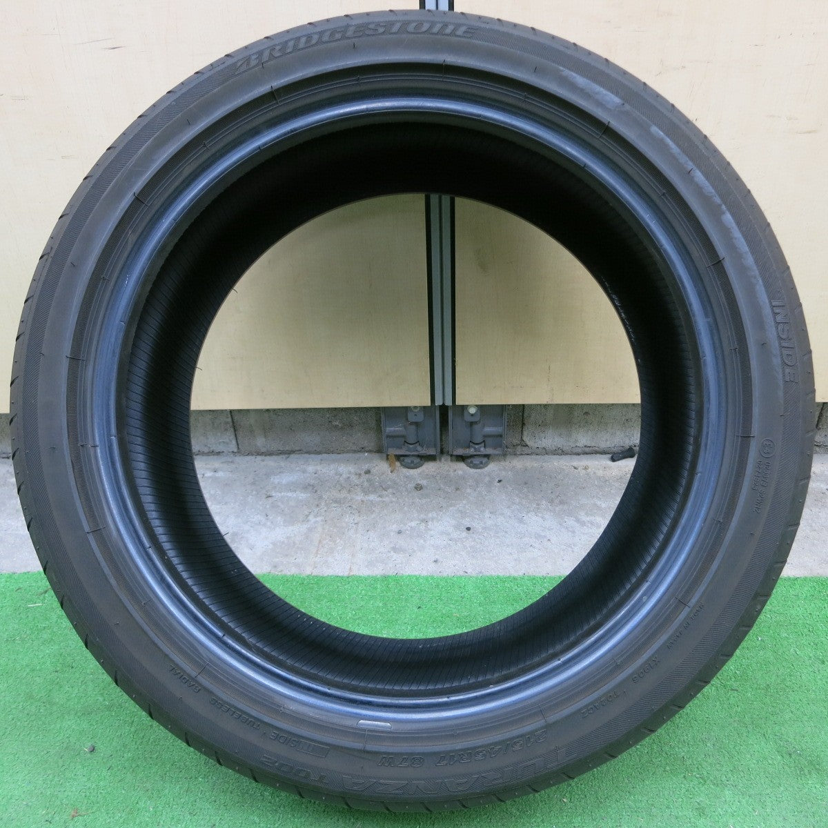送料無料] バリ溝！22年！9.5分☆215/45R17 ブリヂストン