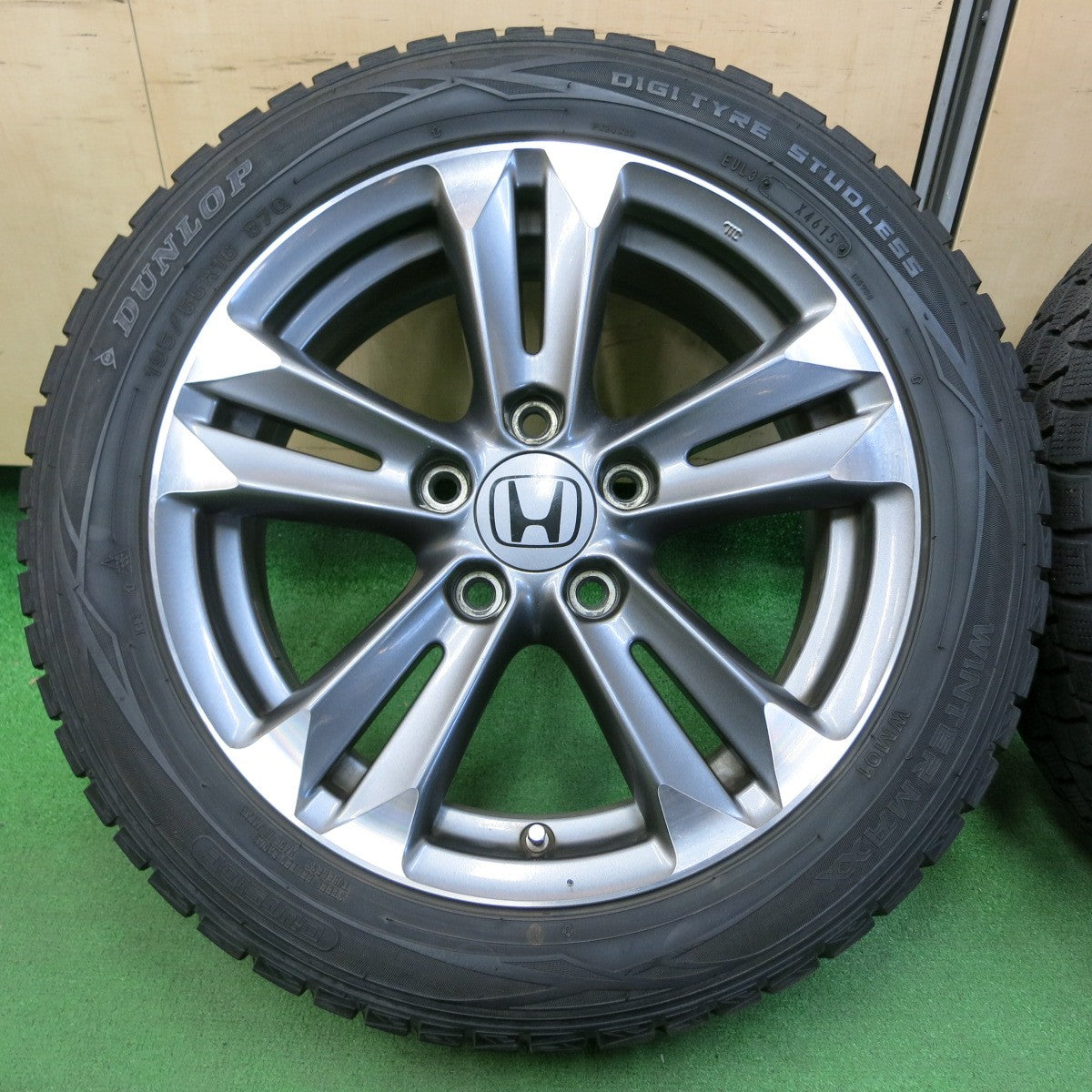 *送料無料* バリ溝！キレイ！8.5分★ホンダ CR-Z 純正 195/55R16 スタッドレス ダンロップ ウインターマックス WM01 CRZ PCD114.3/5H★4050307イス