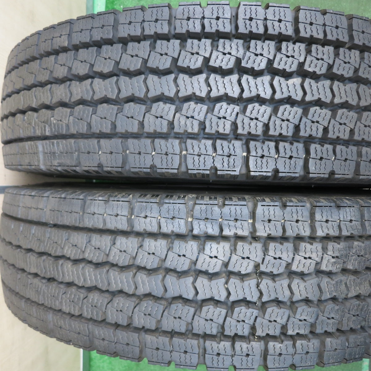 *送料無料* バリ溝！22年！9.5分★トラック タイヤ 225/80R17.5 123/122L スタッドレス トーヨー M919 17.5インチ★4071010HAスタ