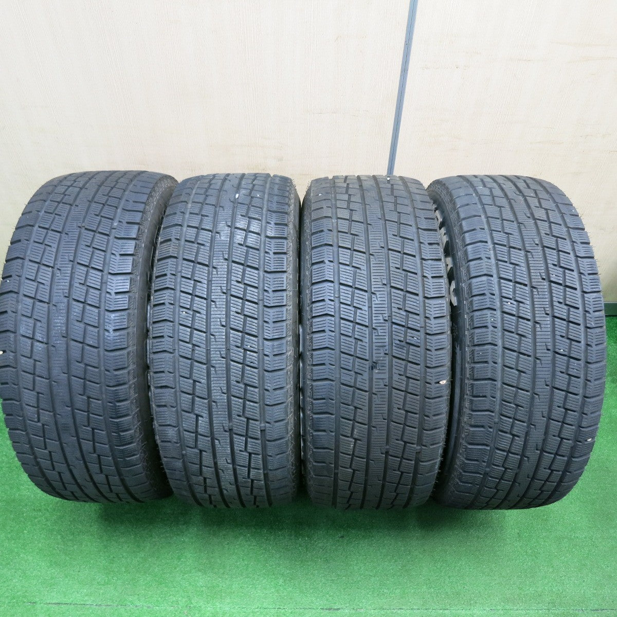 [送料無料] バリ溝！22年！9.5分★ジープ グランドチェロキー 純正 265/60R18 スタッドレス グリップマックス GRIP ICE X SUV ホワイトレター PCD127/5H★4112604TNス