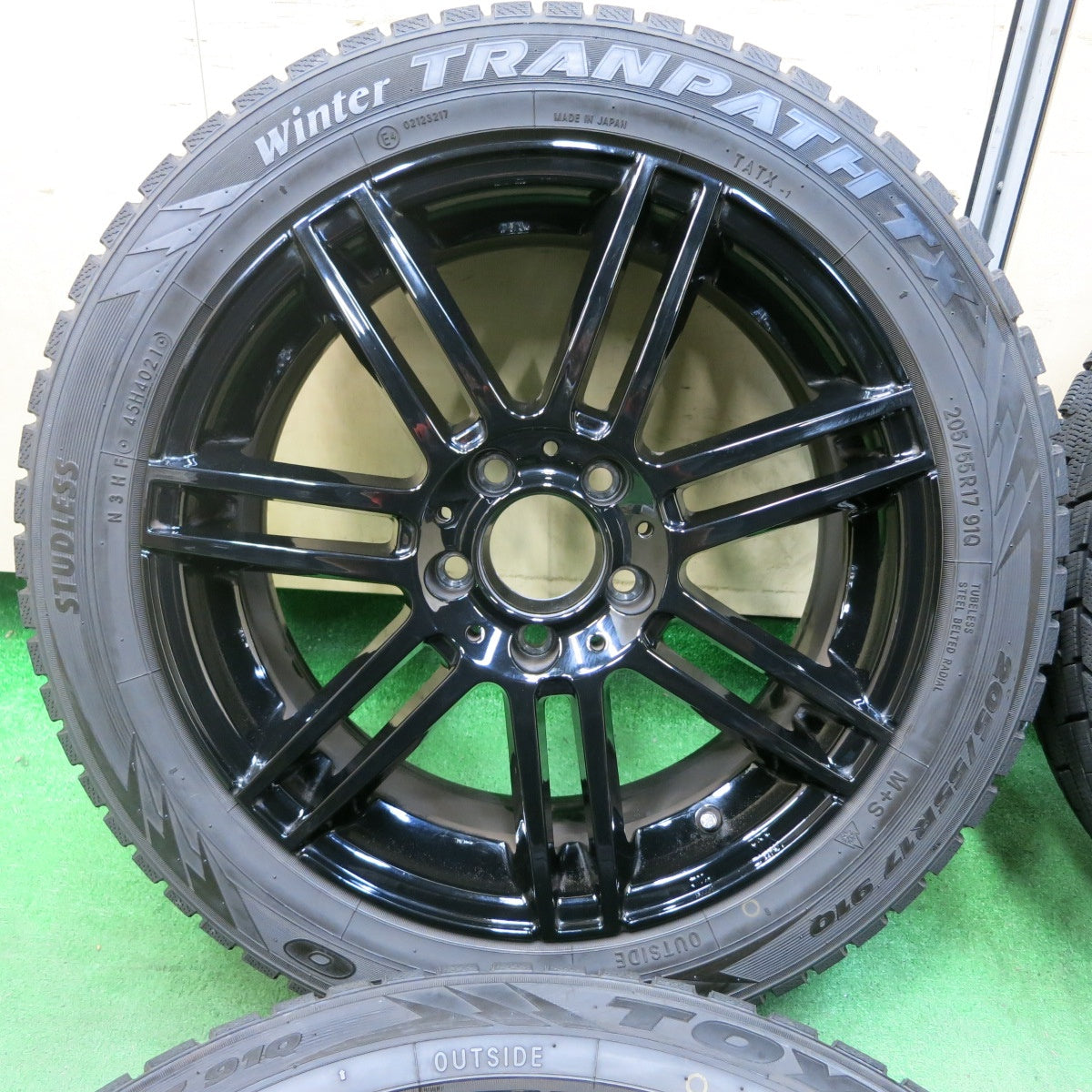 [送料無料] バリ溝！21年！9.5分★ベンツ 等 EUROTECH 205/55R17 スタッドレス トーヨー ウインター トランパス TX ユーロテック PCD112/5H★4102307SYス