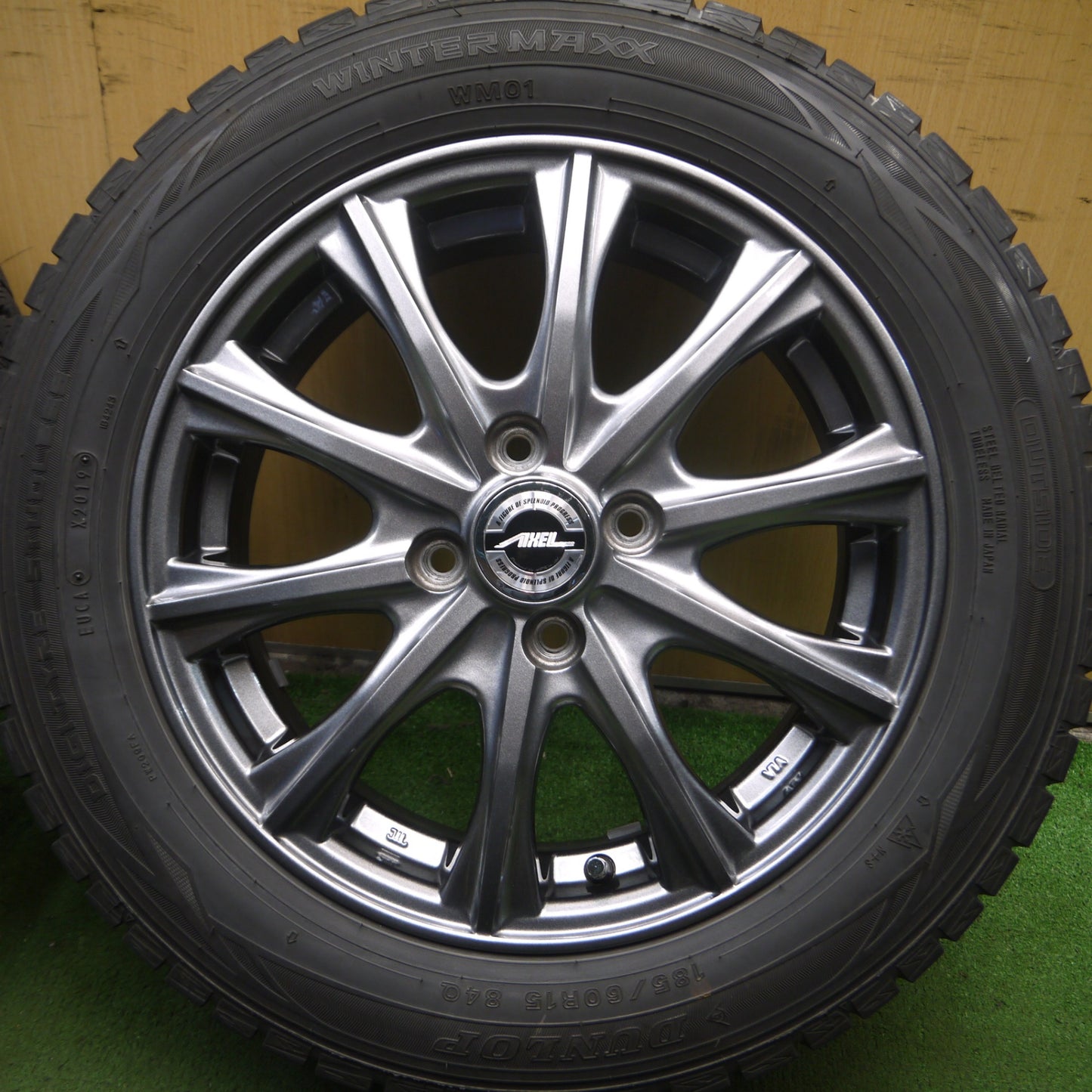 *送料無料* キレイ★スタッドレス 185/60R15 ダンロップ ウインターマックス WM01 AXEL アクセル 15インチ PCD100/4H★4041507Hス