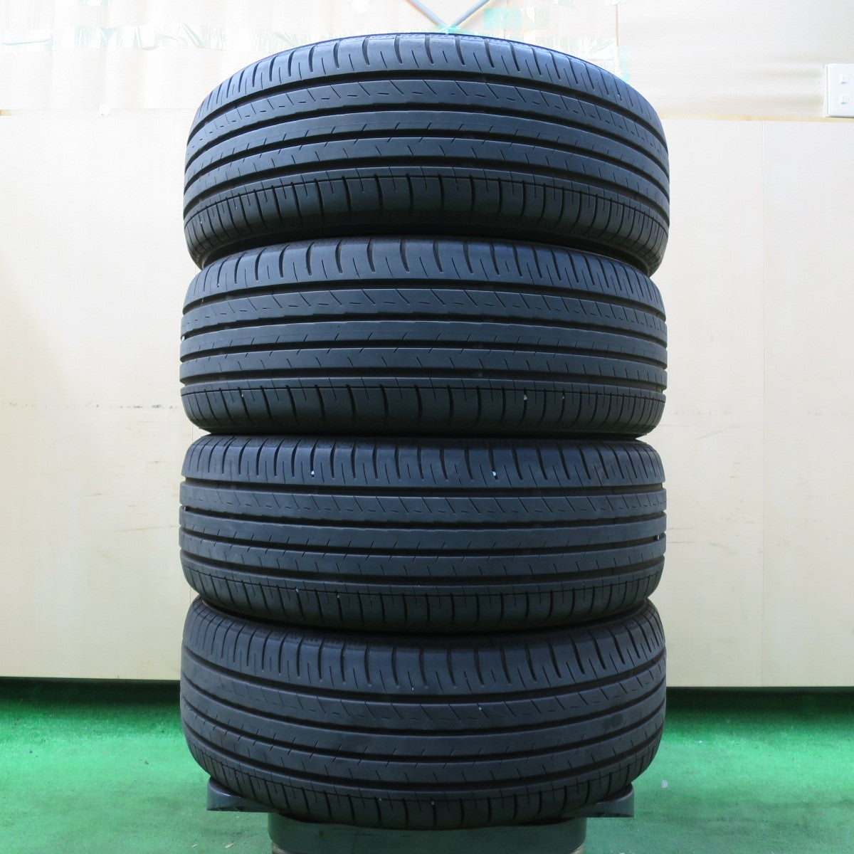 *送料無料* バリ溝！23年！9分★185/55R16 ヨコハマ BluEarth-GT AE51 タイヤ 16インチ ブルーアース ヤリス フィット スイフト 等★4061807イノタ