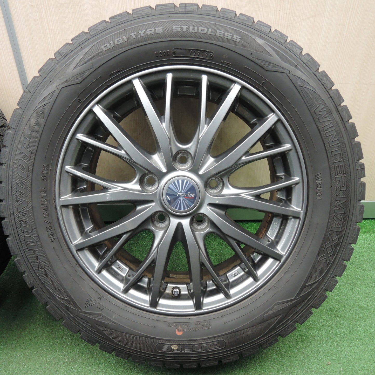 *送料無料* バリ溝！9.5分★スタッドレス 195/65R15 ダンロップ ウインターマックス WM01 ravrion RM01 ラブリオン PCD114.3/5H★4031310TNス