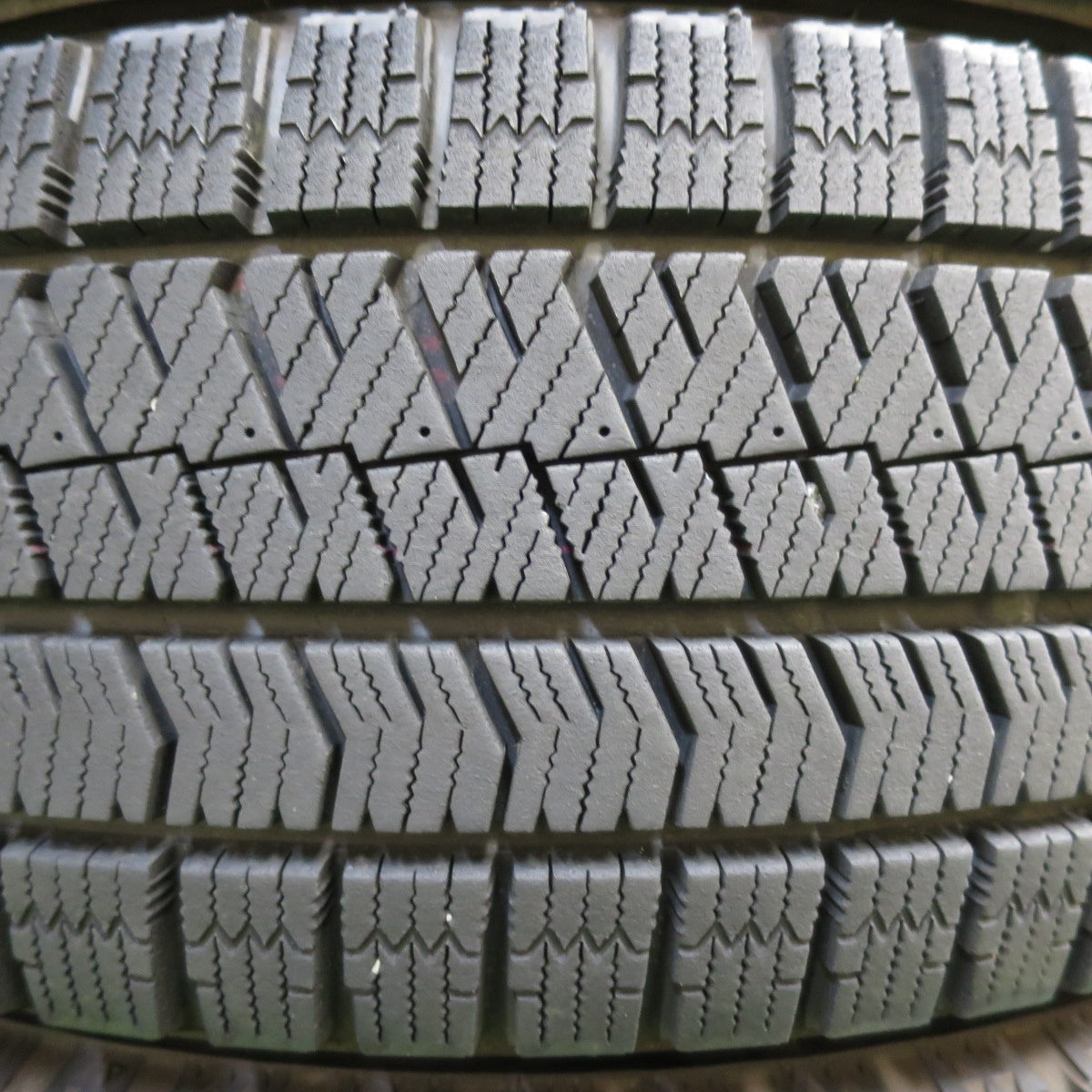 *送料無料* バリ溝！20年！キレイ！9.5分★スタッドレス 175/55R15 ブリヂストン ブリザック VRX2 SCHNEIDER シュナイダー 15インチ PCD100/4H★4072404イス