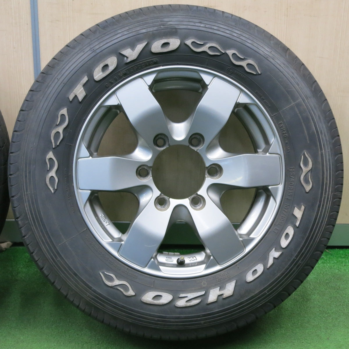 [送料無料] 4本価格★195/80R15 107/105L トーヨー H20 ホワイトレター BAZALT バザルト 15インチ PCD139.7/6H★5020401NJノ