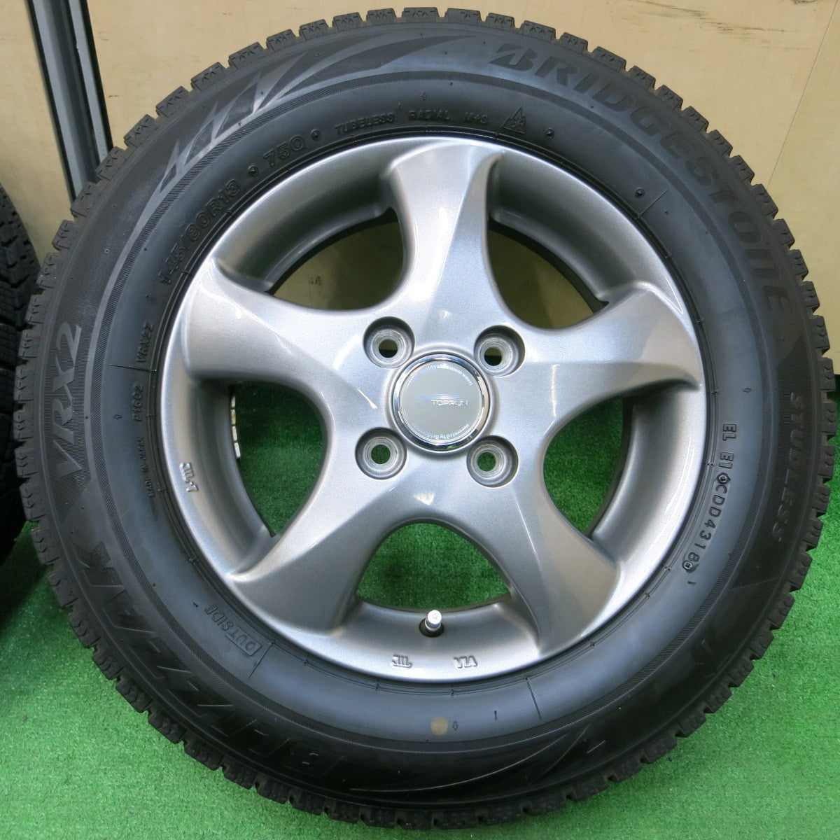 *送料無料* キレイ★スタッドレス 145/80R13 ブリヂストン ブリザック VRX2 TOPRUN トップラン 13インチ PCD100/4H★4032607イス