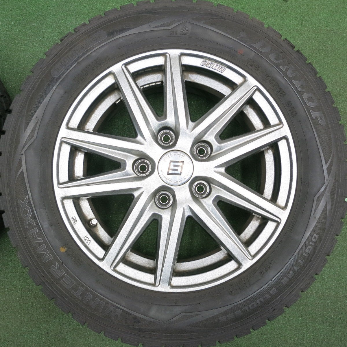 *送料無料* バリ溝！8.5分★スタッドレス 195/65R15 ダンロップ ウインターマックス WM01 SEIN ザイン 15インチ PCD114.3/5H★4052205HAス