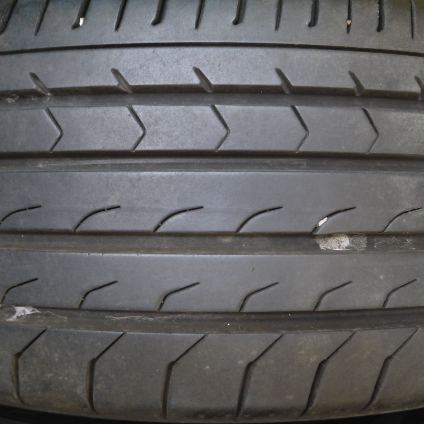 *送料無料* バリ溝！22年！9.5分★205/60R16 ヨコハマ BluEarth-RV RV03 ブルーアース タイヤ 16インチ ノア ヴォクシー ステップワゴン等★4051703Hノタ