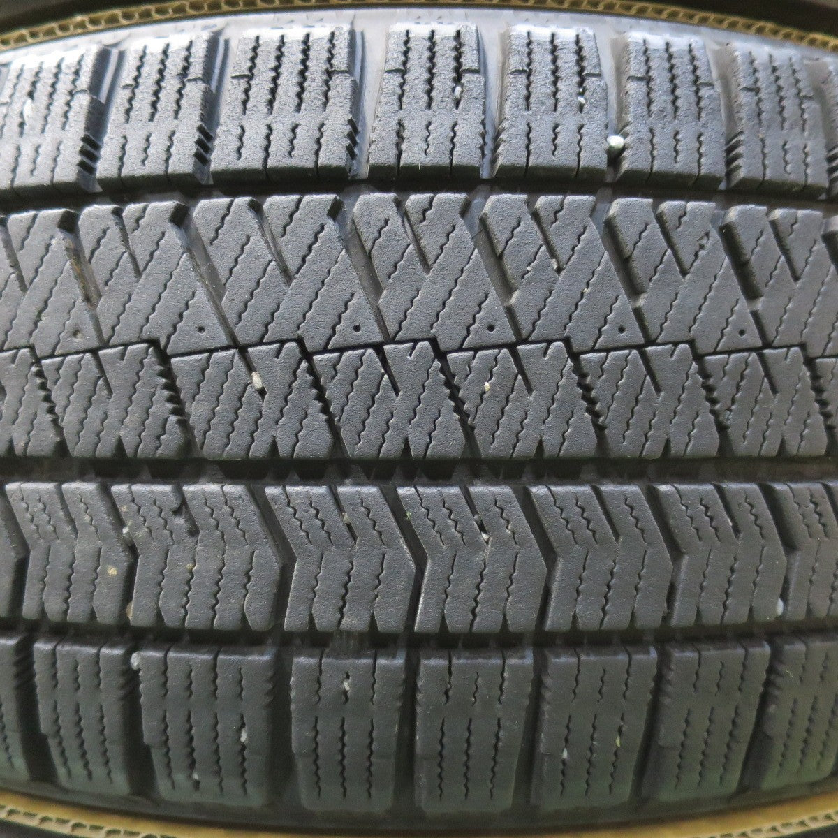 [送料無料] バリ溝！キレイ！8.5分★マツダ アクセラ 純正 215/45R18 スタッドレス ブリヂストン ブリザック VRX2 18インチ PCD114.3/5H★4112309イス