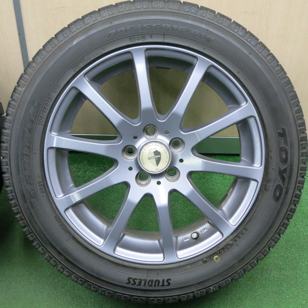 *送料無料* バリ溝！キレイ！9.5分★インプレッサ等 205/55R16 スタッドレス トーヨー ガリット G5 FOUR FORCE 01 フォーフォース PCD100/5H★4041003TNス