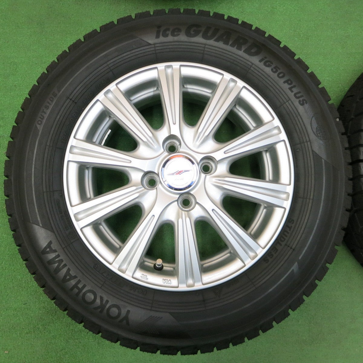 *送料無料* バリ溝！キレイ！ほぼ10分★スタッドレス 185/70R14 ヨコハマ アイスガード iG50 プラス JOKER ジョーカー 14インチ PCD100/4H★4051612イス