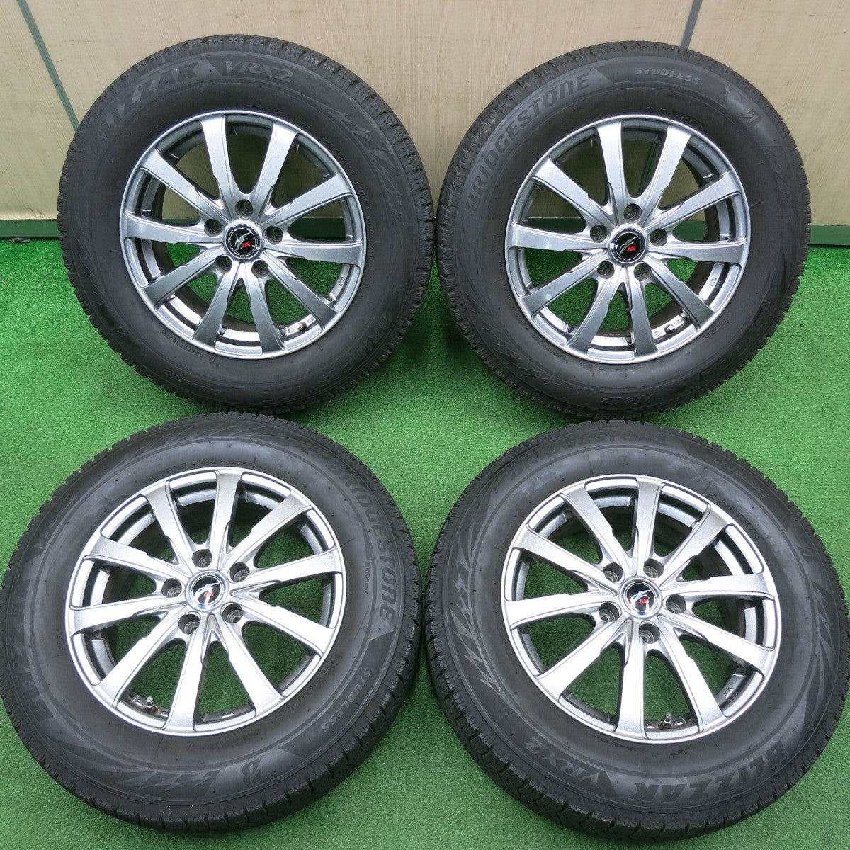 [送料無料] バリ溝！21年！キレイ！8.5分★スタッドレス 215/65R16 ブリヂストン ブリザック VRX2 Fang ファング 16インチ PCD114.3/5H★4120902TNス