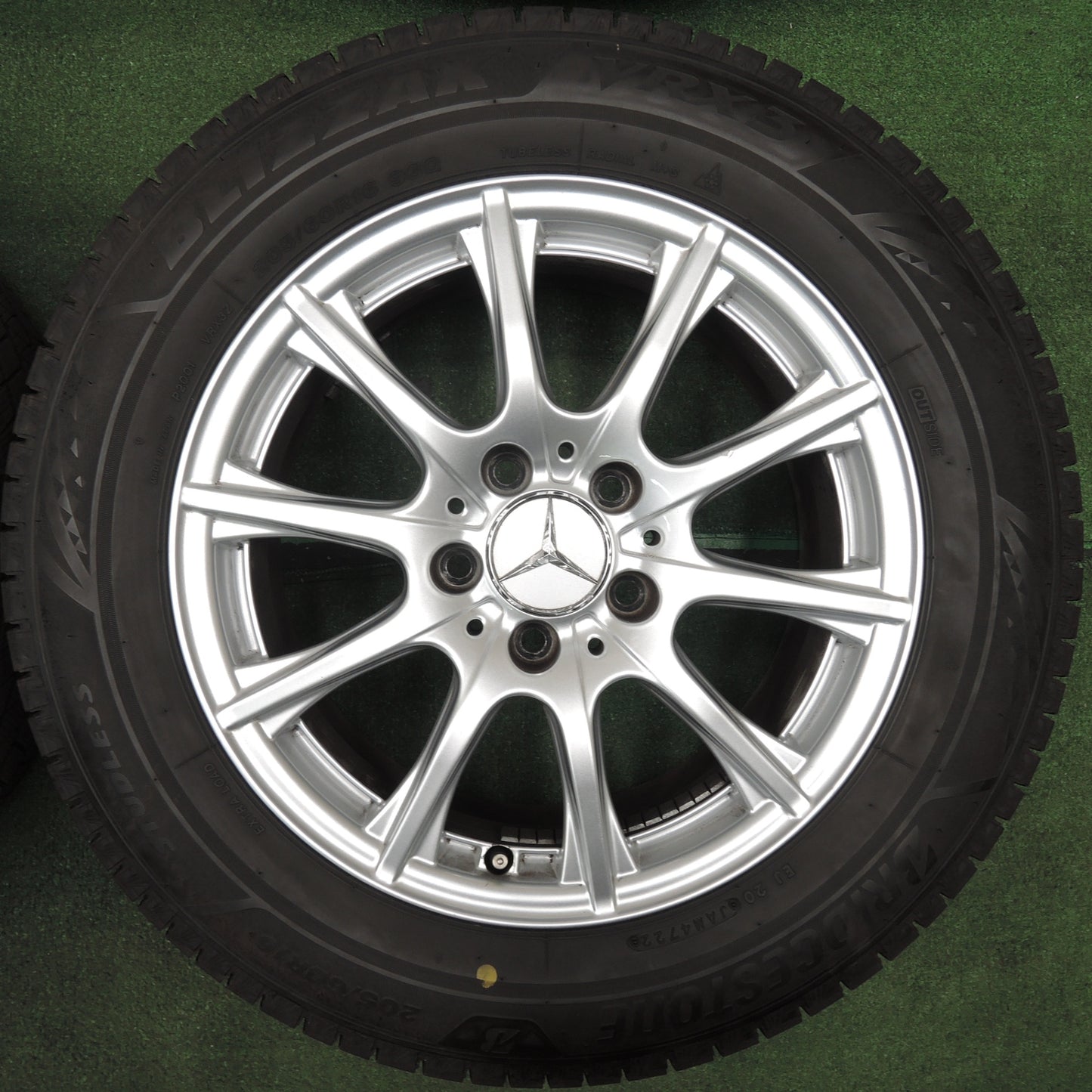 *送料無料* バリ溝！22年！9.5分★ベンツ Cクラス W205 純正 205/60R16 スタッドレス ブリヂストン ブリザック VRX3 16インチ PCD112/5H★4031307TNス