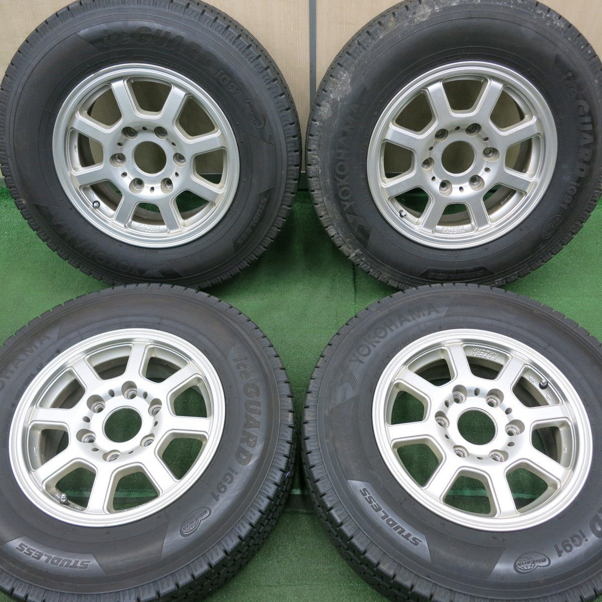 *送料無料* バリ溝！綺麗！9分★ハイエース 等 195/80R15 107/105L スタッドレス ヨコハマ アイスガード iG91 KAZERA H200 カゼラ PCD139.7/6H★4070203NJス