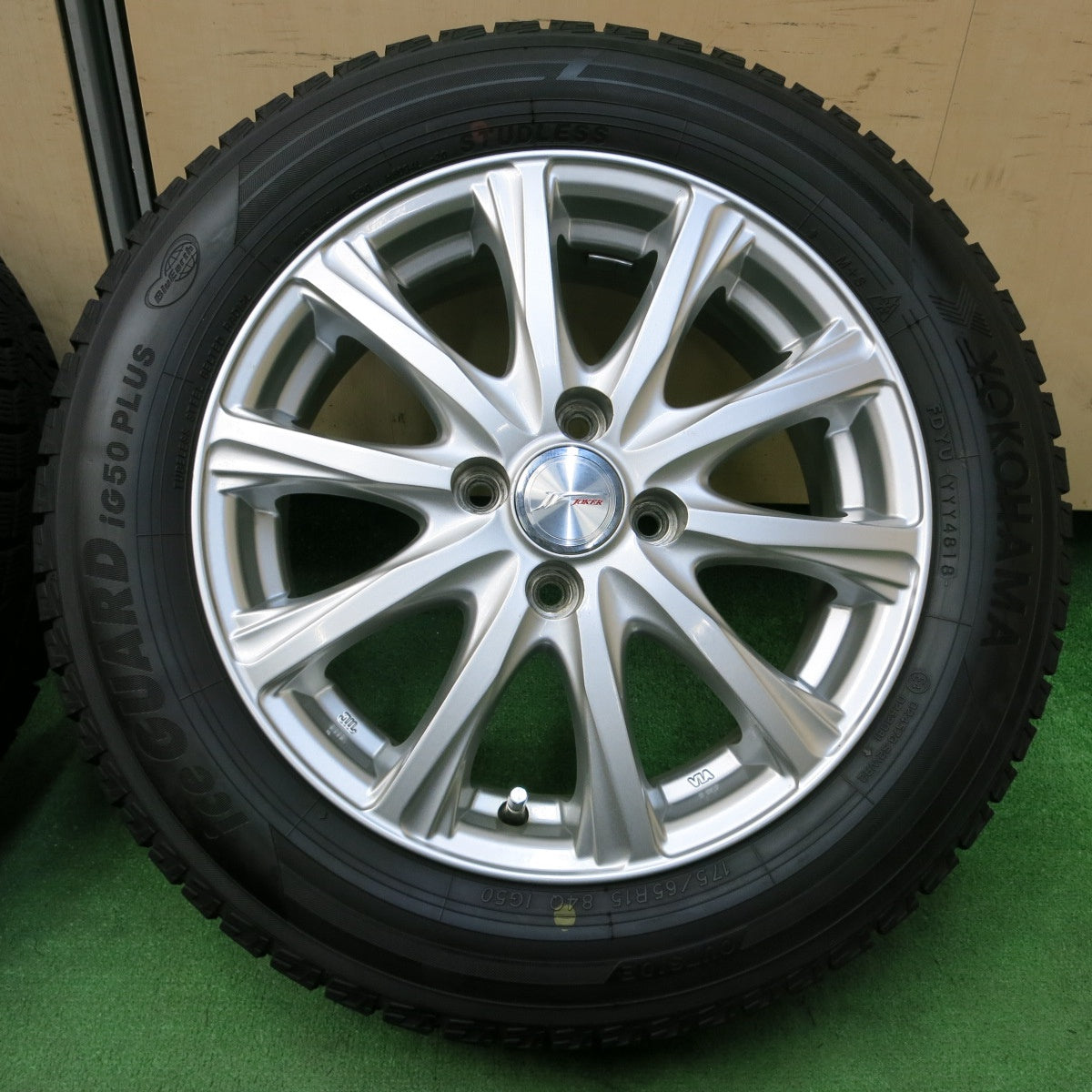 *送料無料* バリ溝！キレイ！ほぼ10分★スタッドレス 175/65R15 ヨコハマ アイスガード iG50 プラス JOKER ジョーカー 15インチ PCD100/4H★4052109イス