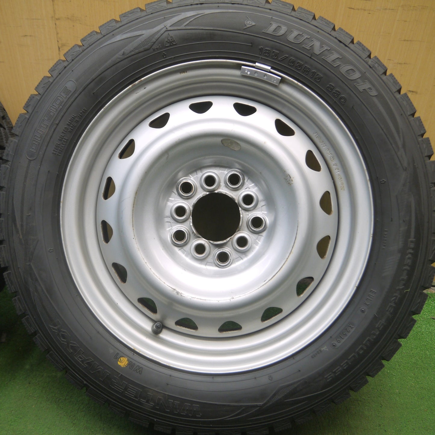 *送料無料* バリ溝！9.5分以上★スタッドレス 185/65R15 ダンロップ ウインターマックス WM01 スチール 15インチ PCD100 114.3/5H マルチ★4072203Hス