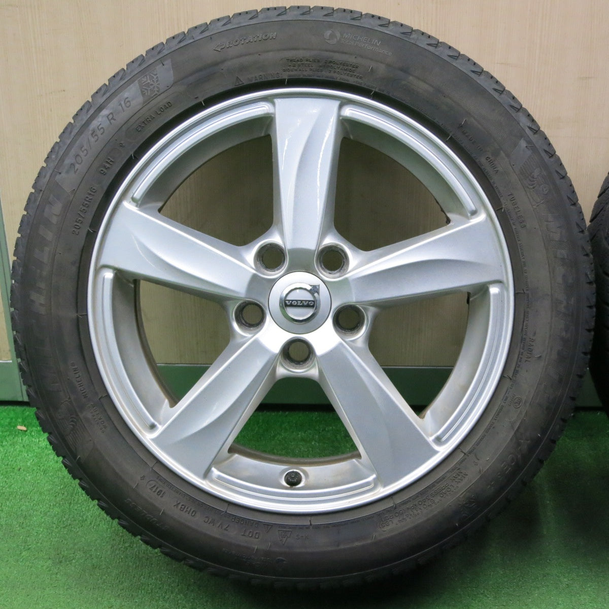 [送料無料] キレイ★ボルボ V40 純正 205/55R16 スタッドレス ミシュラン X-ICE3+ 16インチ PCD108/5H★4122001NJス
