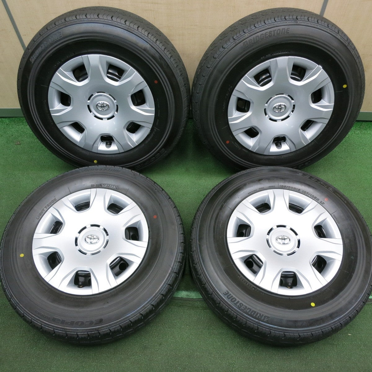 *送料無料* 新車外し！23年★トヨタ 200系 ハイエース 純正 スチール 195/80R15 107/105N ブリヂストン エコピア RD613 PCD139.7/6H★4042105HAノ