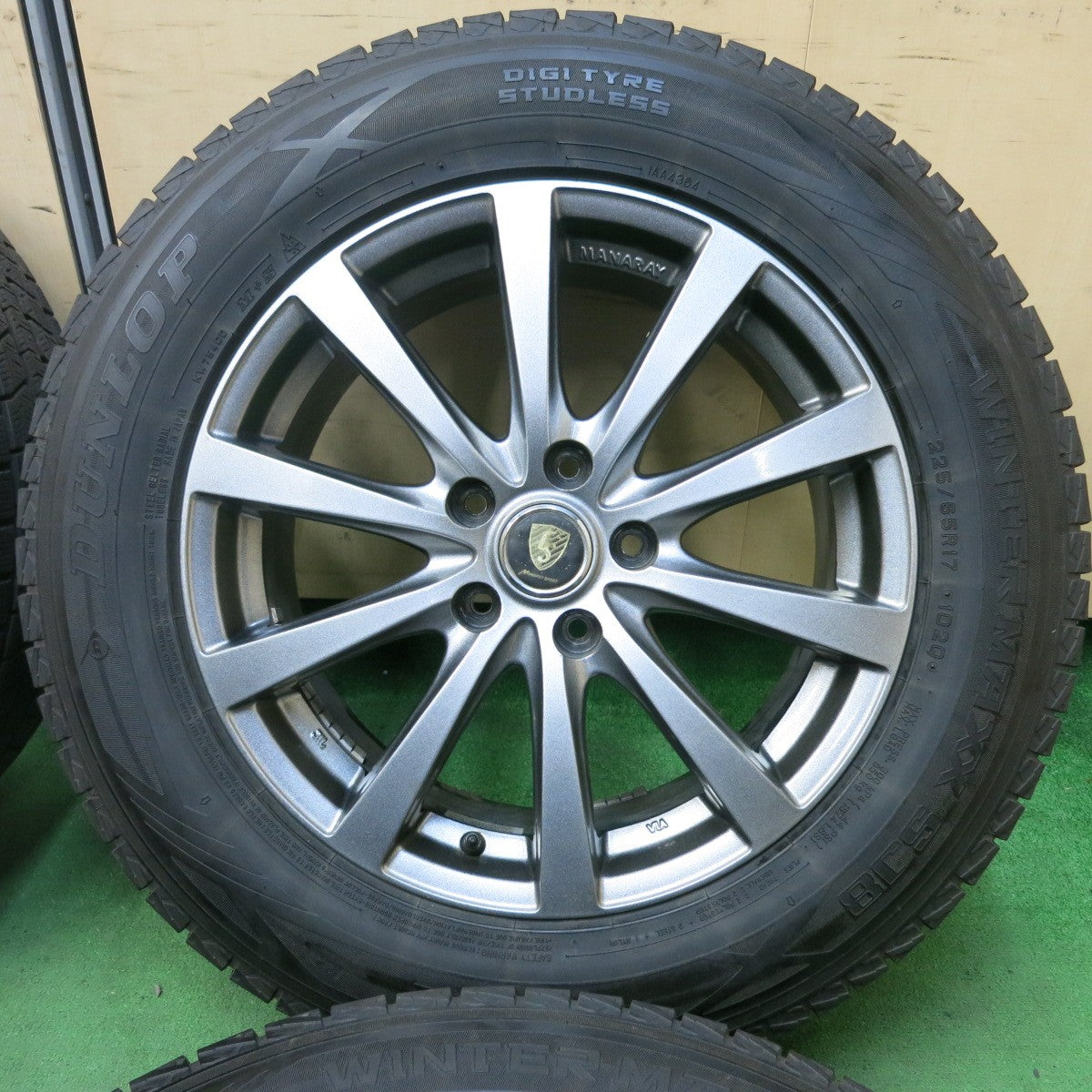 [送料無料] バリ溝！キレイ！9.5分★スタッドレス 225/65R17 ダンロップ ウインターマックス SJ8 MANARAY SPORT マナレイ 17インチ PCD114.3/5H★4102502SYス