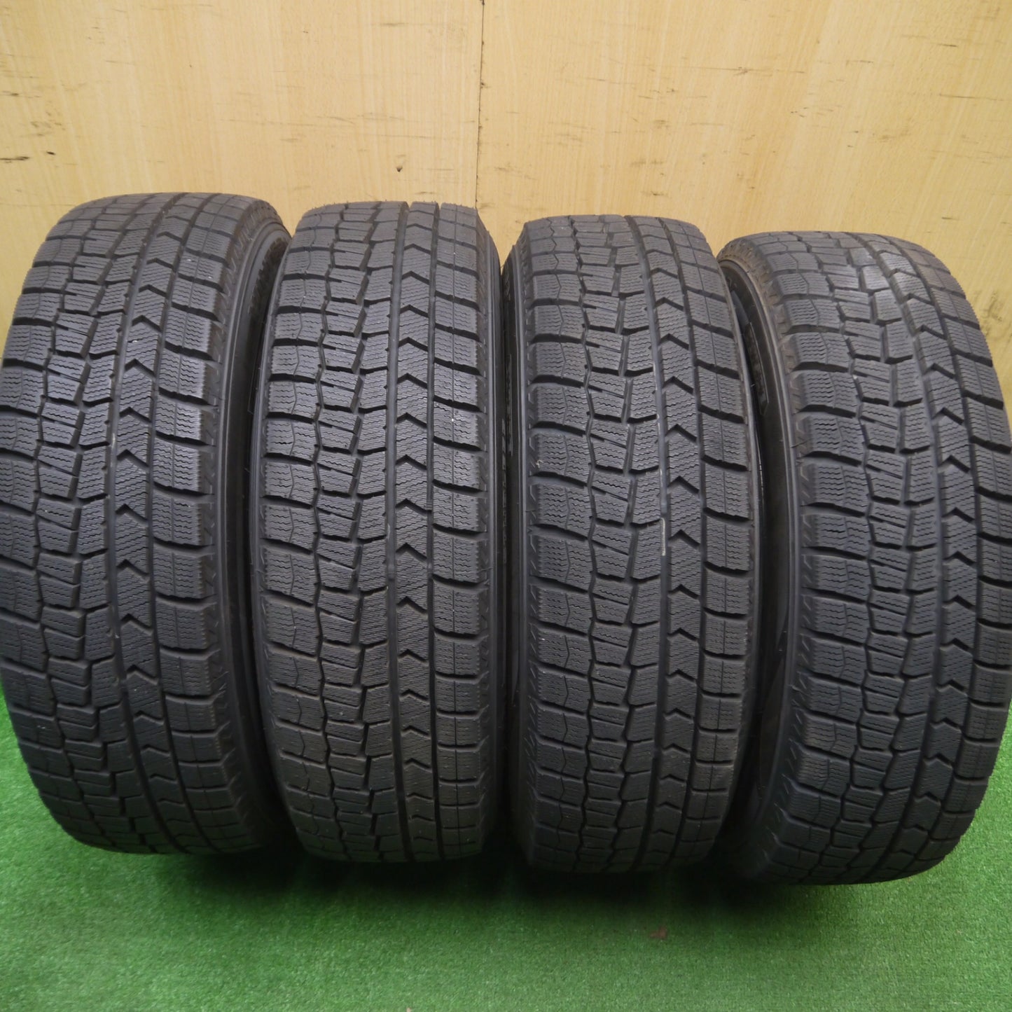 [送料無料] 超バリ溝！21年！キレイ！ほぼ10分★シエンタ ラクティス等 175/65R15 スタッドレス ダンロップ ウインターマックス WM02 JOKER ジョーカー PCD100/5H★4101107Hス