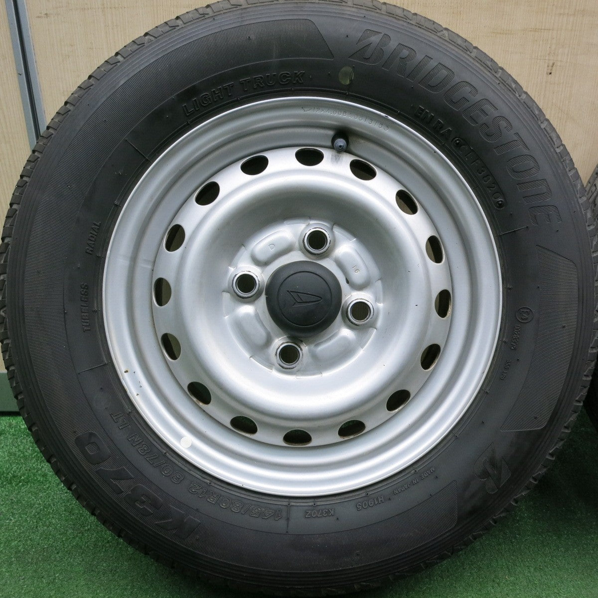 *送料無料* 4本価格！20年★ダイハツ ハイゼット 純正 スチール 145/80R12 ブリヂストン K370 12インチ  PCD100/4H★4050105HAノ