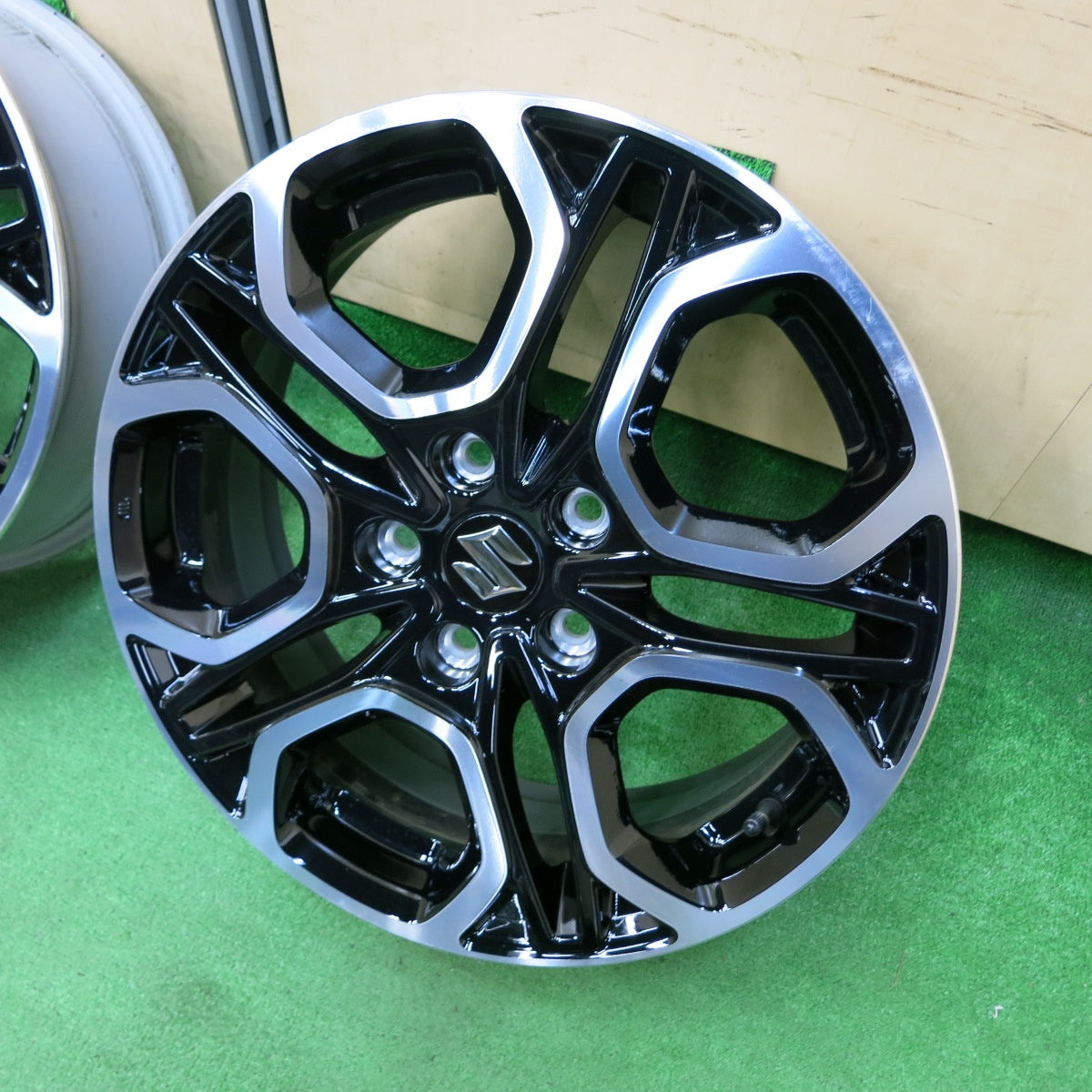 *送料無料* 新車外し★スズキ スイフト スポーツ ZC33S 純正 ホイール 17インチ 17×6.5J PCD114.3/5H★4050201イホ