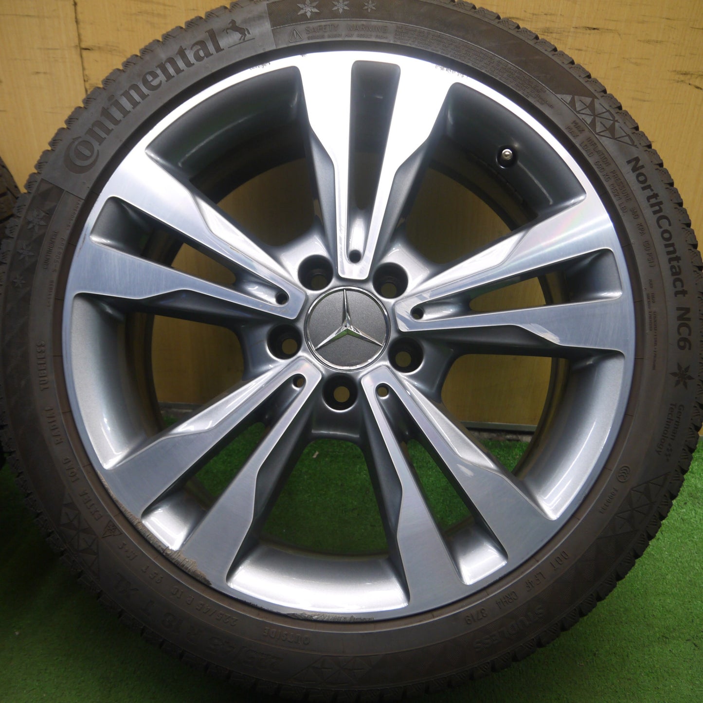 *送料無料* バリ溝！キレイ！8.5分★ベンツ Cクラス W205 純正 225/45R18 スタッドレス コンチネンタル ノースコンタクト NC6 18インチ PCD112/5H★4032602Hス