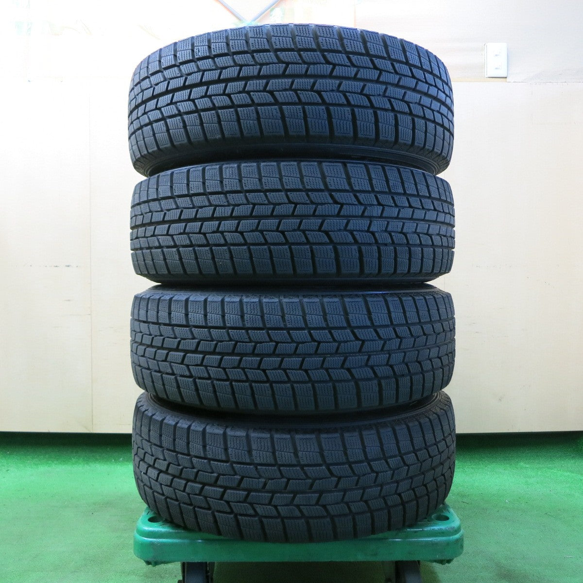 *送料無料* バリ溝！キレイ！9.5分以上★スタッドレス 205/65R16 グッドイヤー アイスナビ6 BALMINUM バルミナ 16インチ PCD114.3/5H★4051104イス