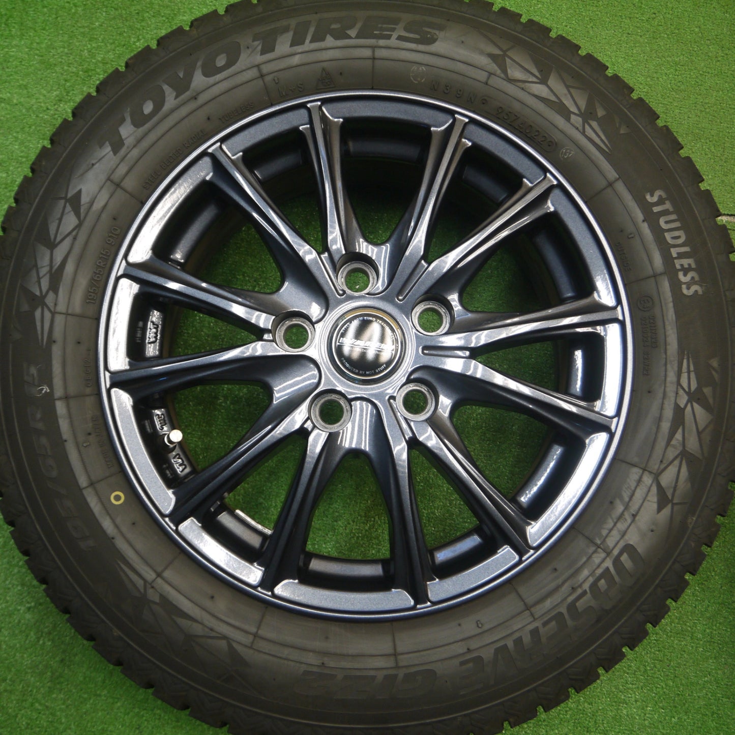[送料無料] バリ溝！22年！キレイ！★スタッドレス 195/65R15 トーヨー オブザーブ GIZ2 WAREN ヴァーレン 15インチ PCD114.3/5H★4120204Hス