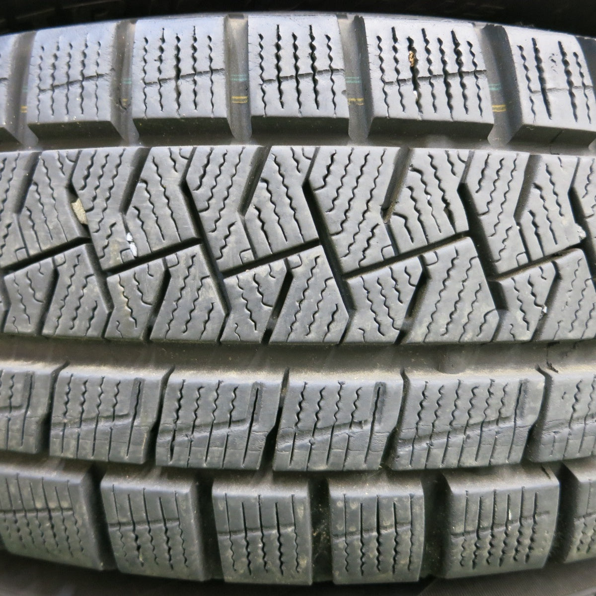 *送料無料* バリ溝！キレイ！8.5分★スタッドレス 175/65R15 ピレリ アイスアシンメトリコ プラス 社外 アルミ 15インチ PCD100/4H★4042801イス