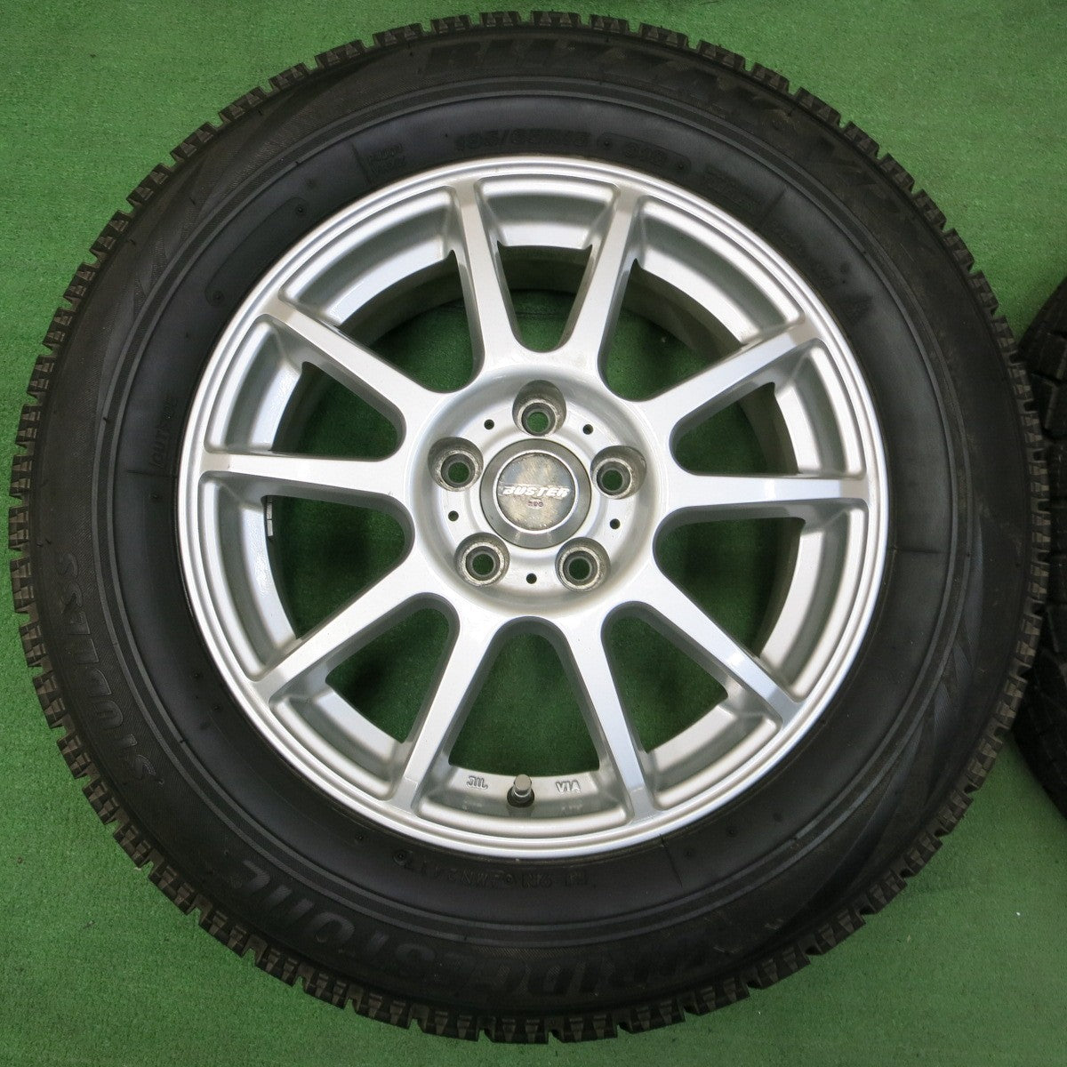 *送料無料* バリ溝！キレイ！9.5分以上★プリウス等 195/65R15 スタッドレス ブリヂストン ブリザック VRX BUSTER ROG 15インチ PCD100/5H★4051805イス