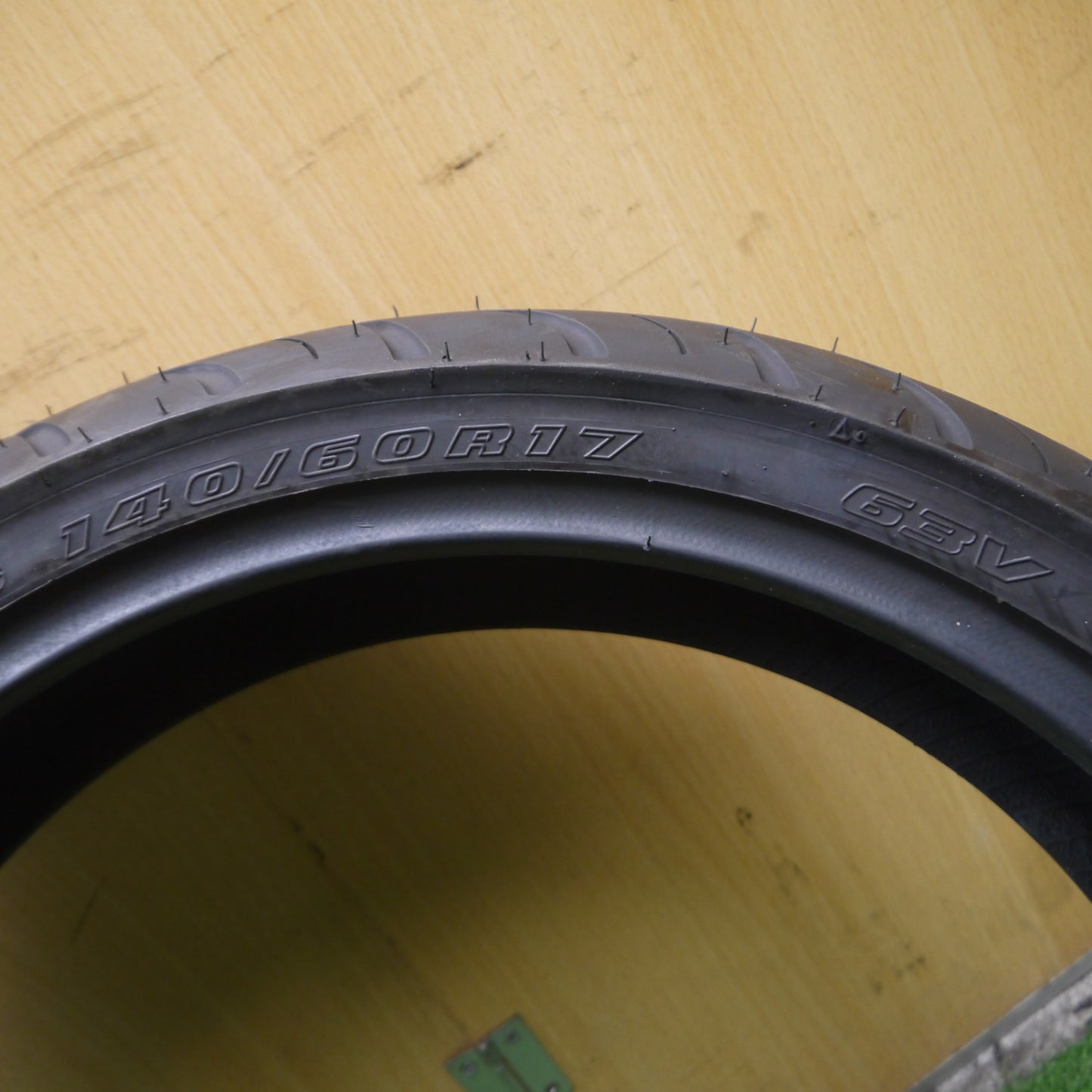 *送料無料* 未使用！20年★バイク タイヤ 140/60R17 シンコー R006 PODIUM SHINKO 17インチ★4061109Hノ