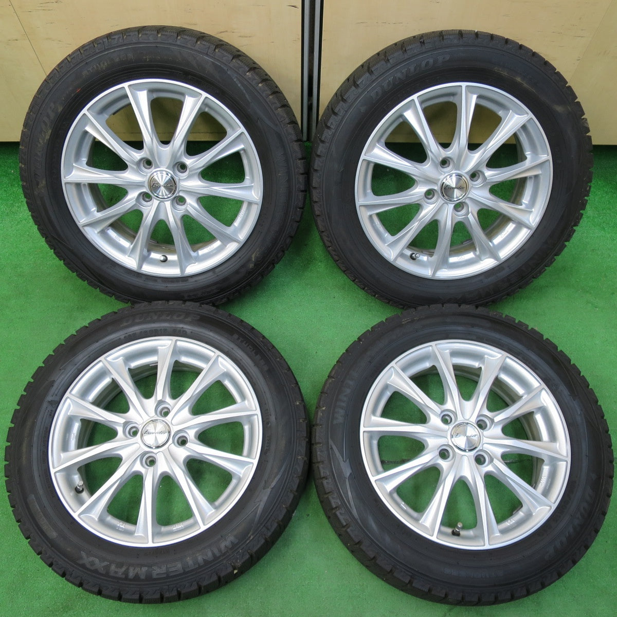 *送料無料* バリ溝！21年！キレイ！9.5分以上★スタッドレス 185/60R15 ダンロップ ウインターマックス WM02 Exceeder エクシーダー PCD100/4H★4070305イス